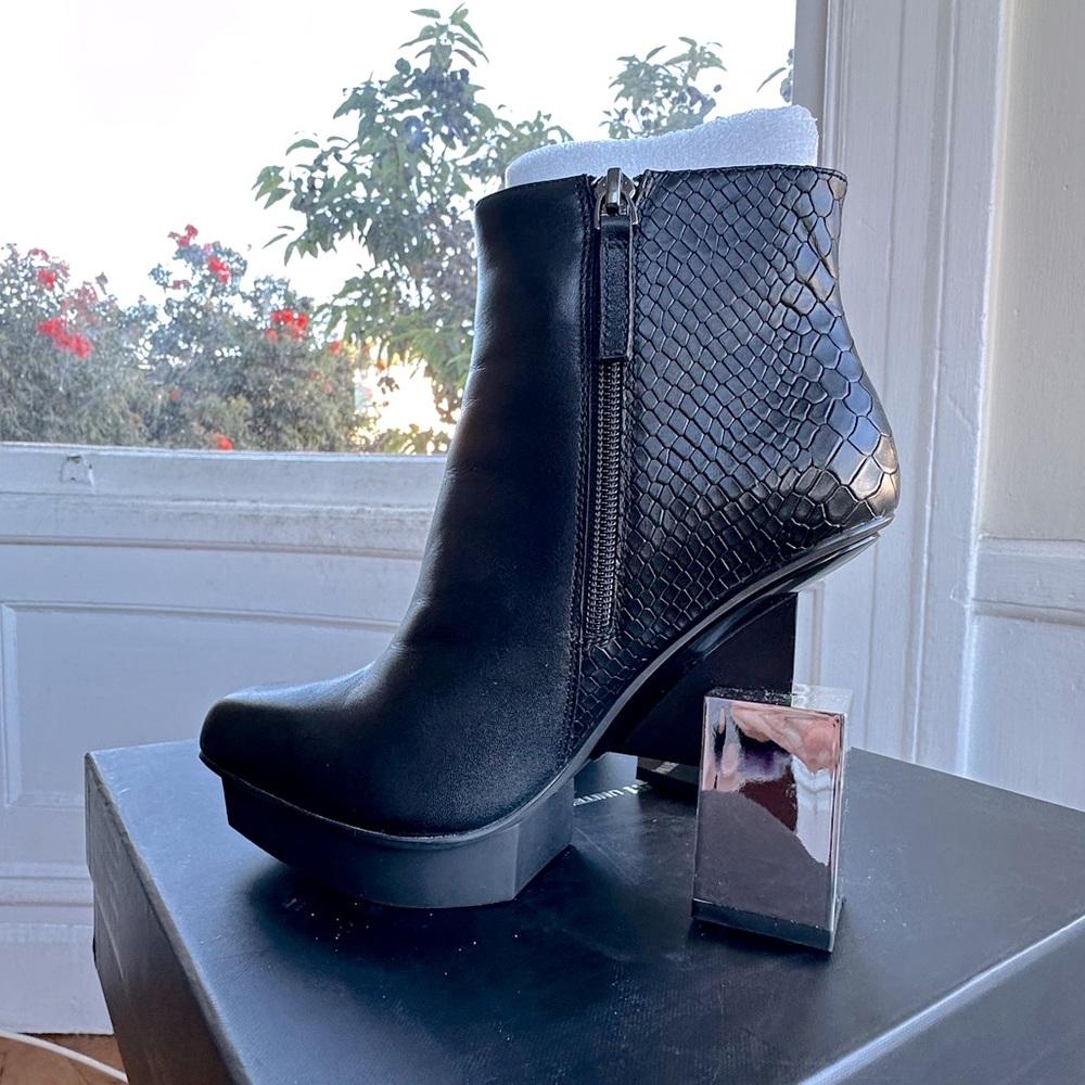 Boss Lady Cube Boxy Hi Boot. UNITED NUDE